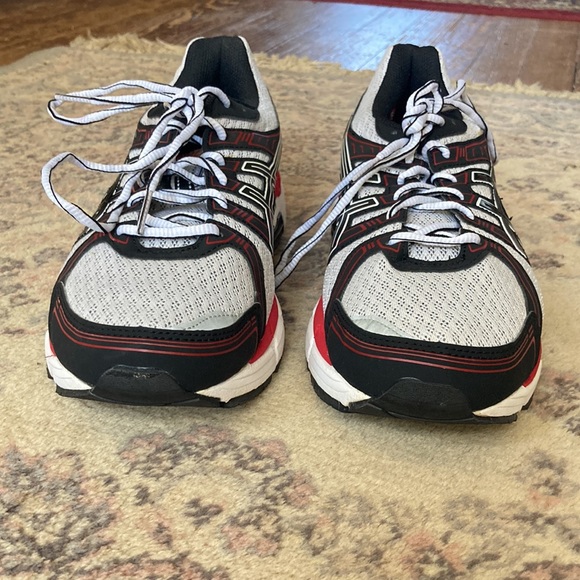 Brand new pair of ASICS Oracles in the original box. - Picture 3 of 9